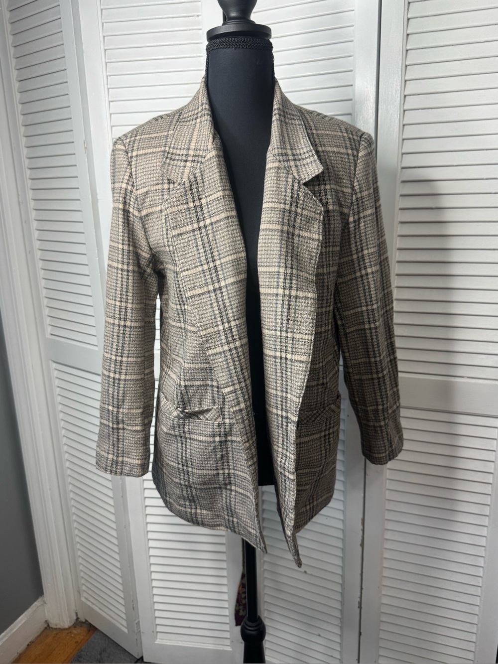 Alfred Dunner Houndstooth RelaxedPlaid Blazer Jacket in Beige and Gray Size 8